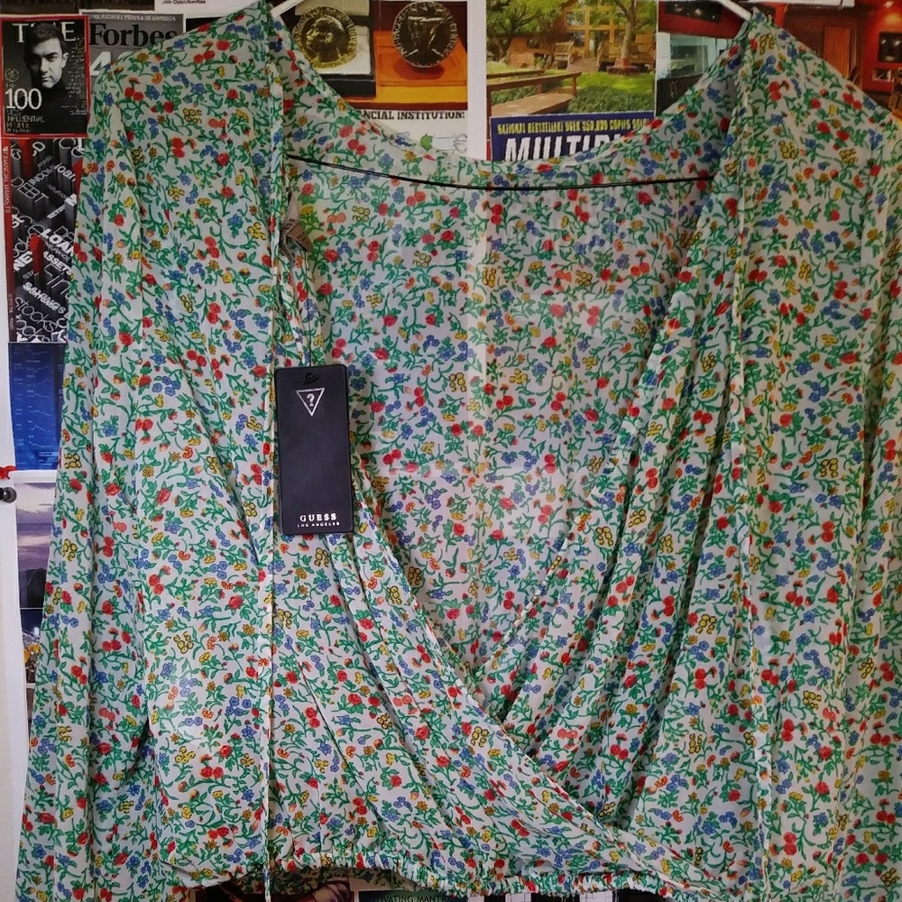 🆕GUESS Vintage Wrap Floral Top